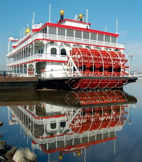 Memphis boat tours  Stop: 4 hours - Admission included